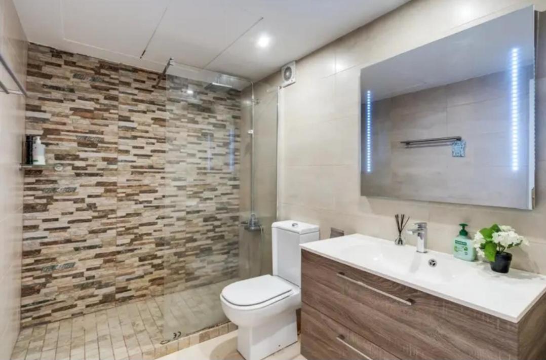 Bedroom, With A Share Bathroom In A Bed And Breakfast Place 말라가 외부 사진